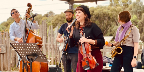**FREE ENTRY** The Backyard Banjo Club (Front Bar) at Bar Open