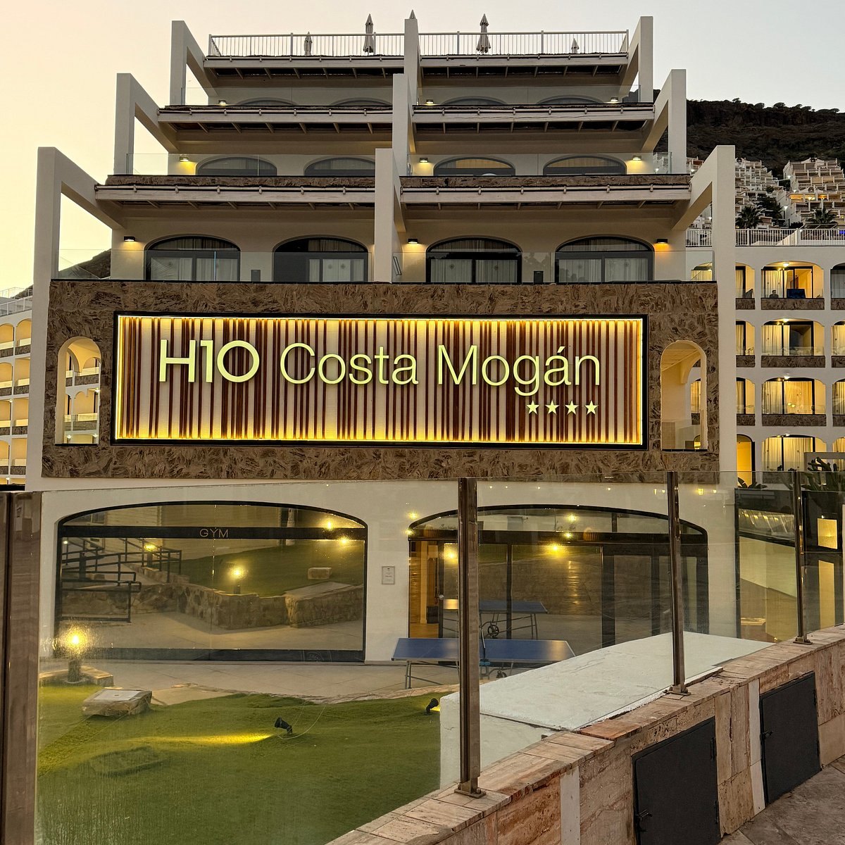 Riviera Beach Club venue