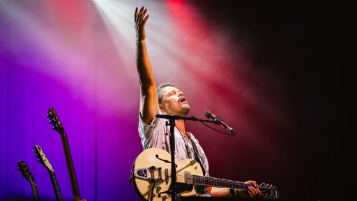 Ash Grunwald with The Brisbane City Gospel Choir
