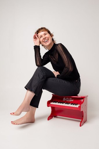 Andrea Keller Curates