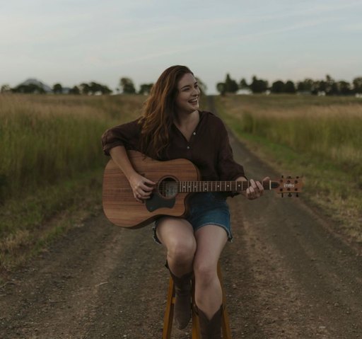 FRIDAY DRINKS & FREE LIVE MUSIC | Jessica Holbrok Live From 5pm To 7:30pm